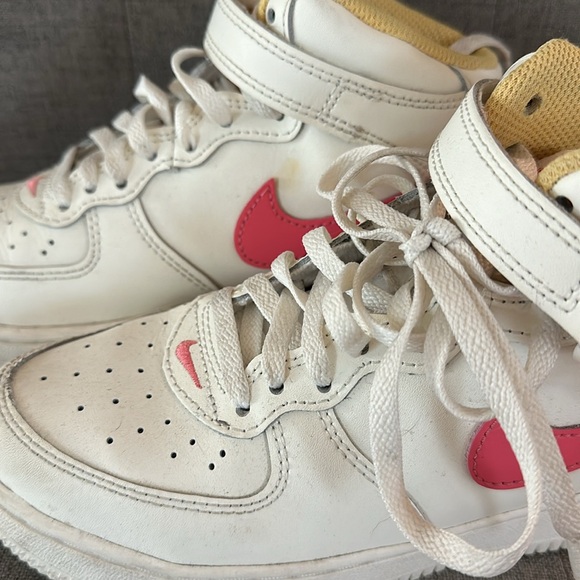 Nike high tops (2Y) - Picture 2 of 5